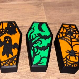 Doodskisten met theelicht op batterijen